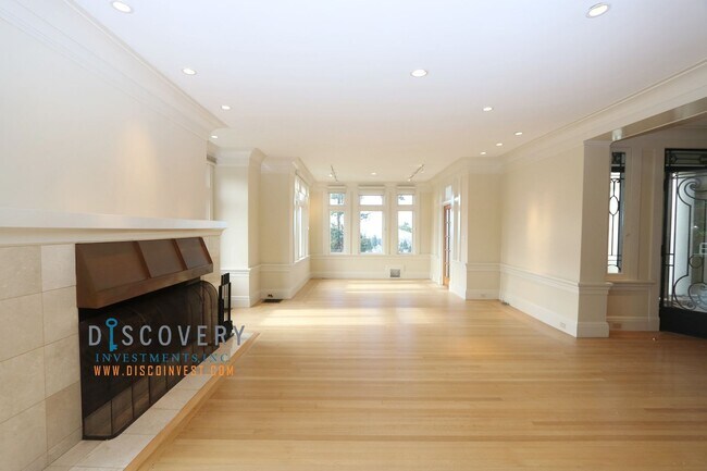 Foto del edificio - Traditional Six Bedroom Home with Exceptional SF Bay Views with In Law Unit