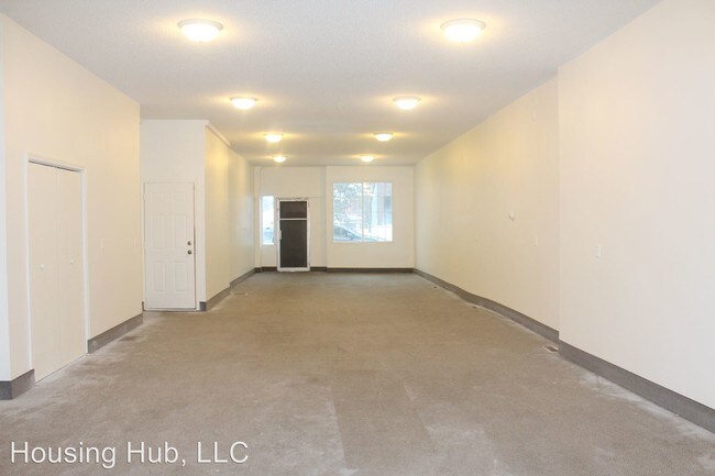 Building Photo - 776 7th St E