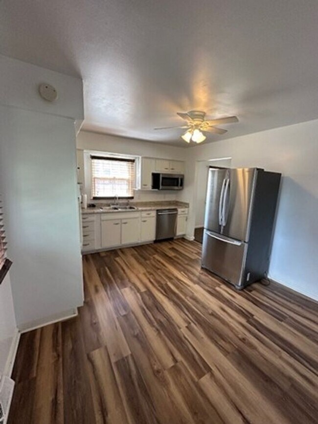 Foto del edificio - *HOLIDAY SPECIAL-1/2 OFF 1st Mo!* 3 BR House in Beaumont! Finished Basement, Garage