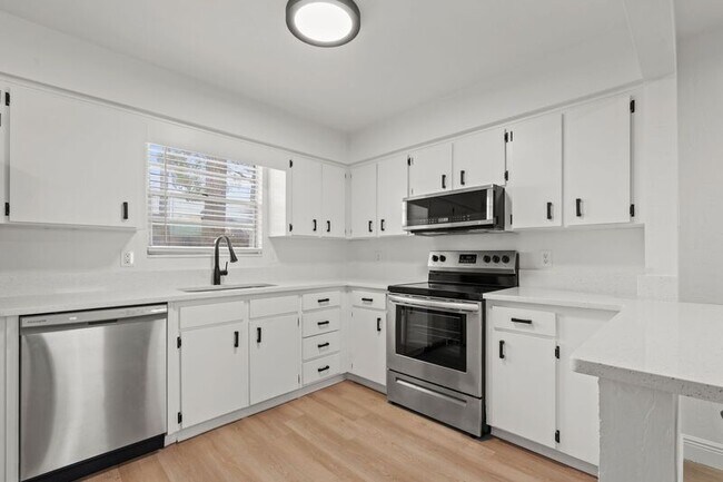 Foto del edificio - 2220 NW 55th Blvd