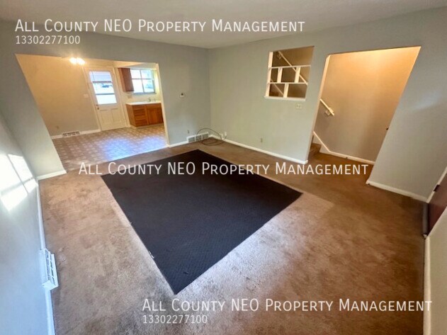 Building Photo - 2 Bedroom, 1 Bathroom located close to the...