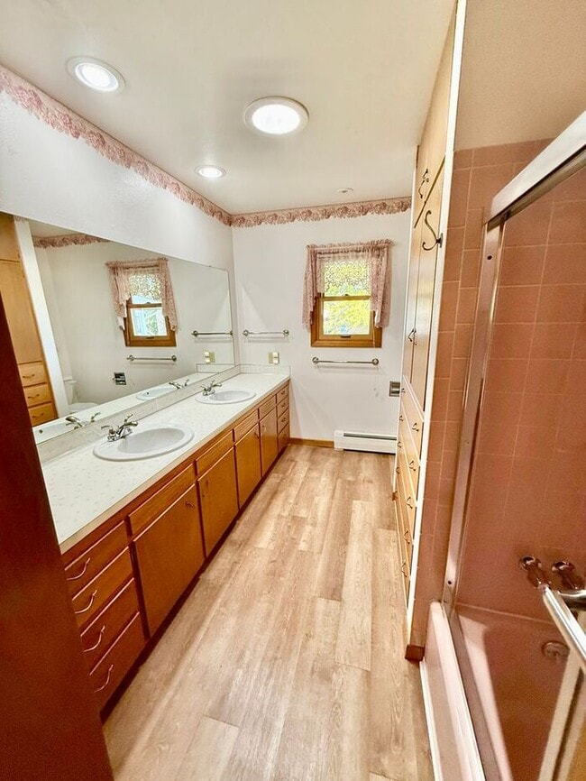 Building Photo - 4 Bedroom - 2 Bath Ranch Style Home with 2...