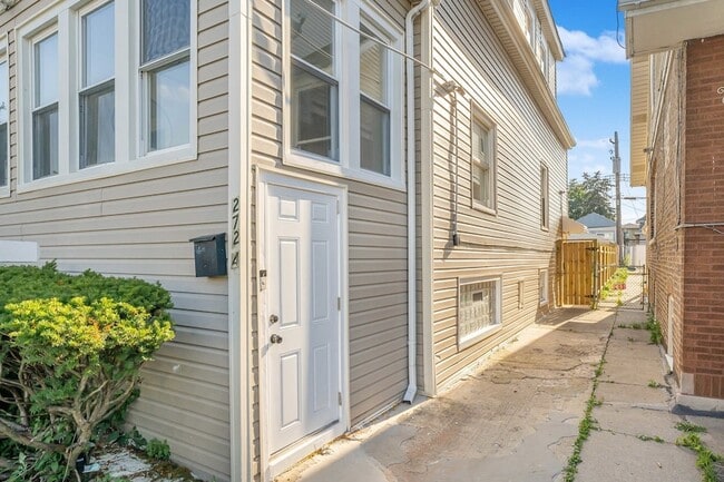 Building Photo - 2724 N Mobile Ave