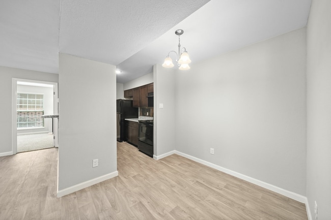 Dining Room B1-2Bd-2Ba- Flint290.jpg - Flint at 290