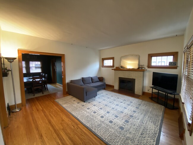 Building Photo - 810 S 33rd St