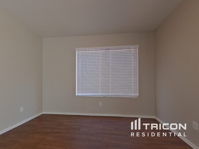 Building Photo - 9125 N 73rd Dr