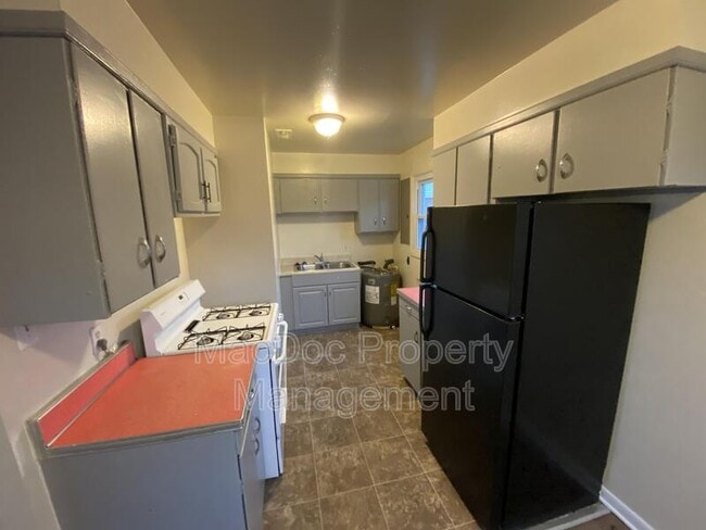 Foto del edificio - 1804 Airport Ave