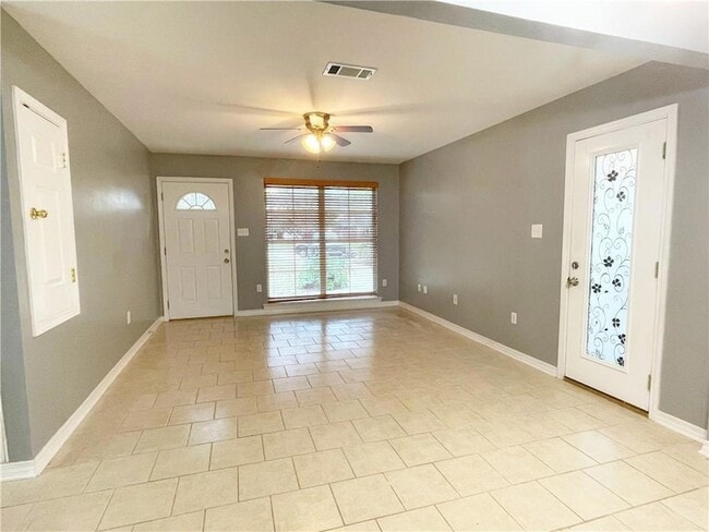 Building Photo - 281 Olive Dr