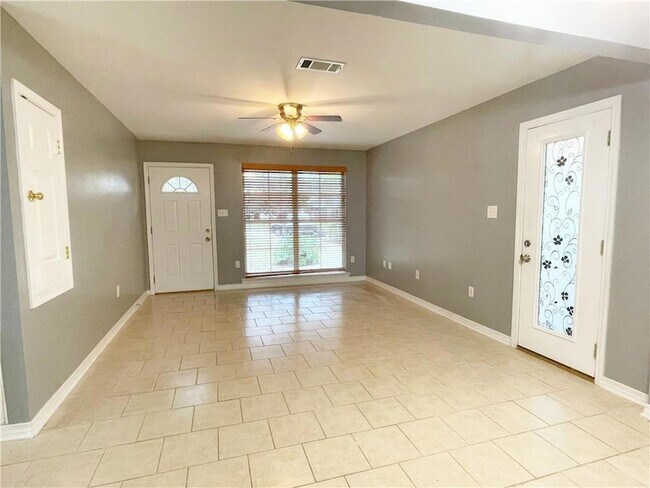 Foto del edificio - 281 Olive Dr