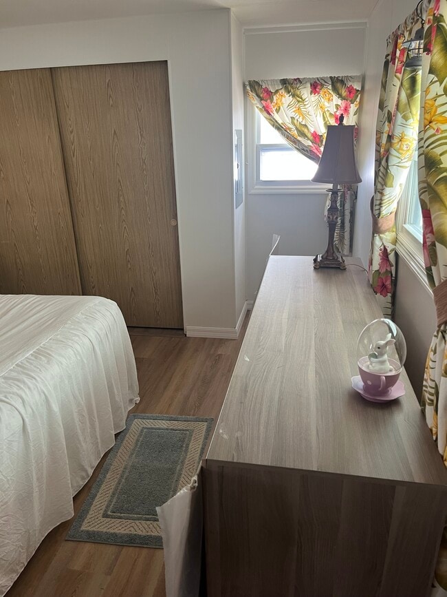 Foto del edificio - 4841 92nd St N