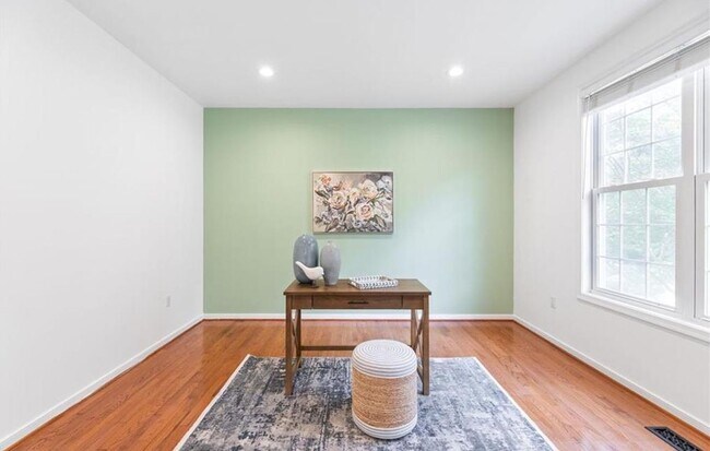 Foto del edificio - 5 Bedroom, 2.5 Bath Home in St. James Woods  ** Available for showings 3/25/2026 **