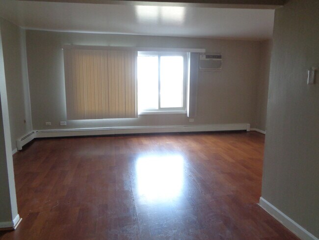 Foto del edificio - 5740 108th St