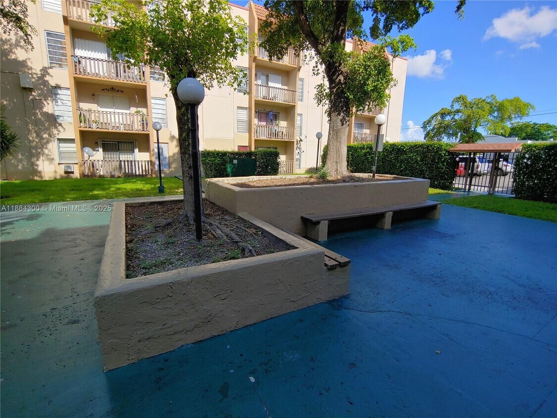 Foto principal - 4715 NW 7th St