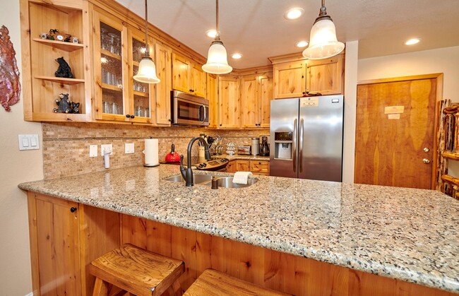 Building Photo - St. Anton Beautifully Updated Corner Unit.