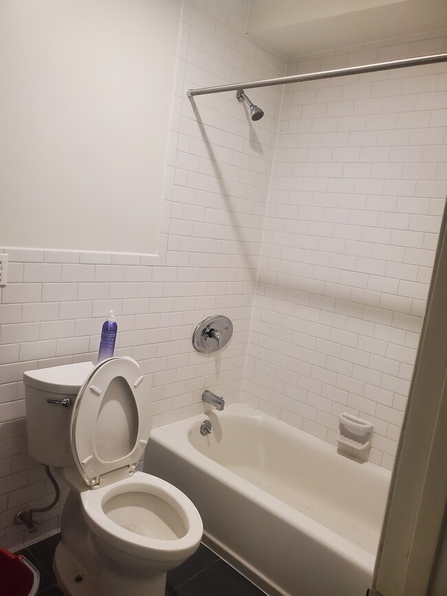 Foto del edificio - 668 Snediker Ave