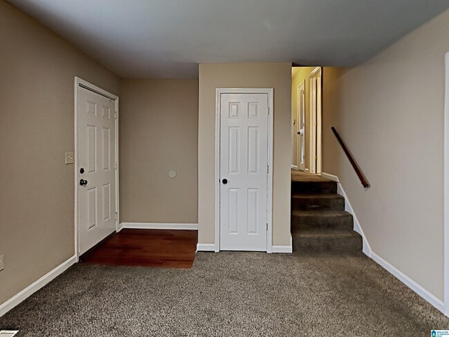Building Photo - 2827 Arrowhead Cir NE