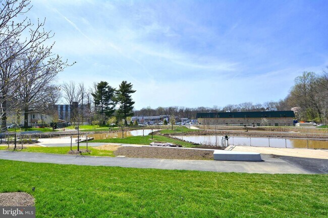 Building Photo - 1121 University Blvd W