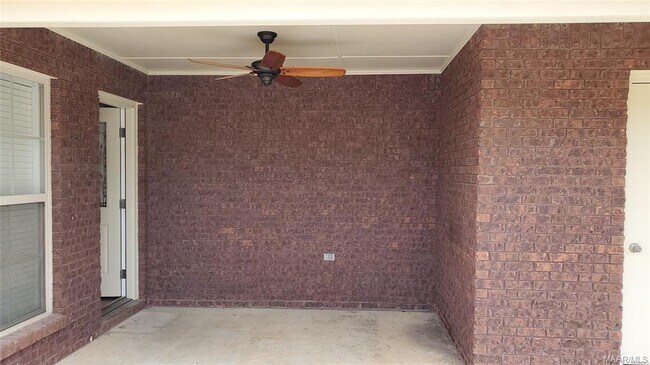 Foto del edificio - 8740 Lindsey Ln