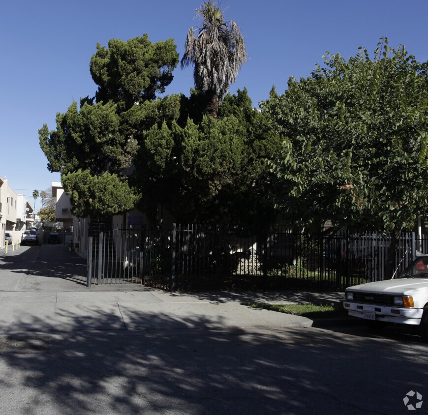 Building Photo - 14149 Delano St