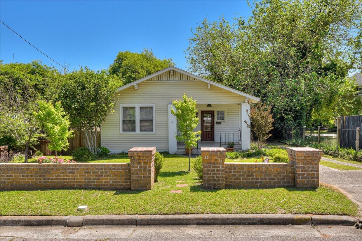 Primary Photo - SHORT TERM lease on Historic Home & Ready ...