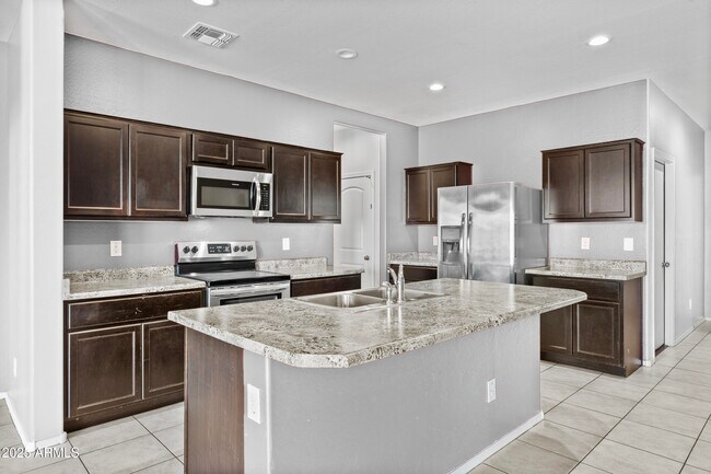 Foto del edificio - 4972 E Living Stone Way