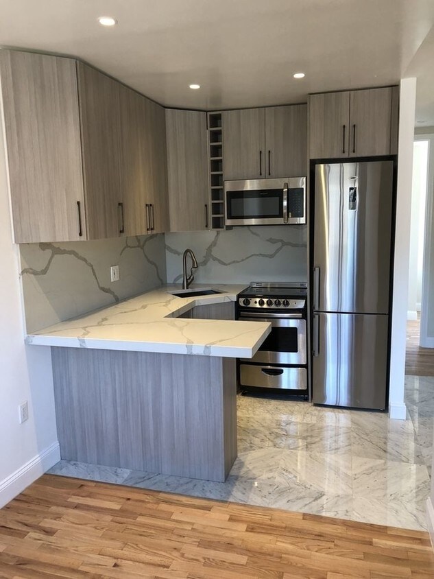 Foto principal - 314 E 30th St