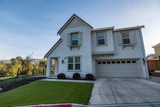 Building Photo - 2744 Valley Oak Pl