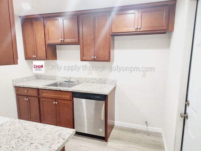 Building Photo - 6335-6335 Nightingale Ct