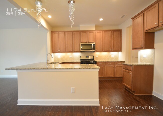 Building Photo - 1104 Beyer Pl
