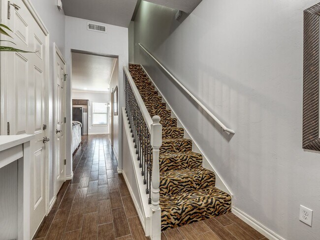 Foto del edificio - Charming 2-Bedroom Townhouse: Comfort and ...