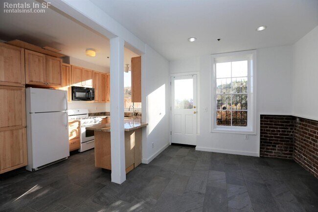 Building Photo - 616 Steiner St