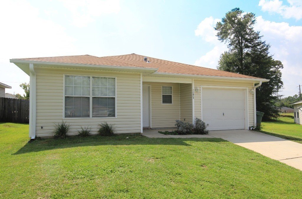 Foto principal - Charming 3-Bedroom Patio Home in Maple Oak...