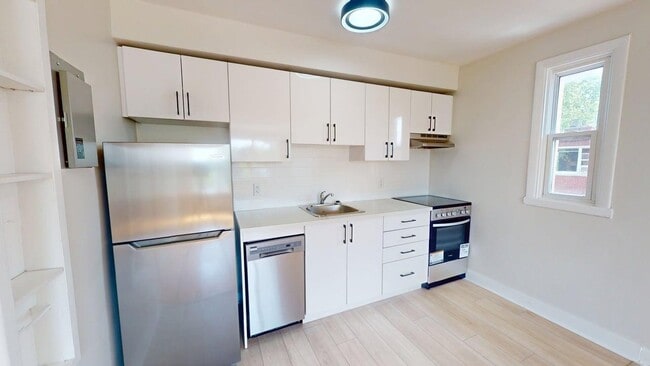 Interior Photo - 362 McArthur & 388-390 Irwin Miller