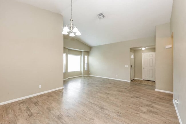 Foto del edificio - 39746 Sunrose Dr