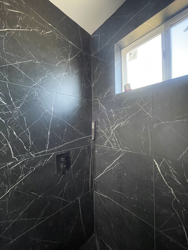 Foto del edificio - 8662 Cadillac Ave