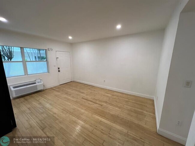 Foto del edificio - 8080 Tatum Waterway Dr