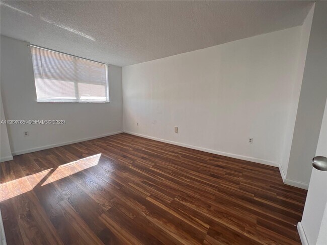 Foto del edificio - 16465 NE 22nd Ave