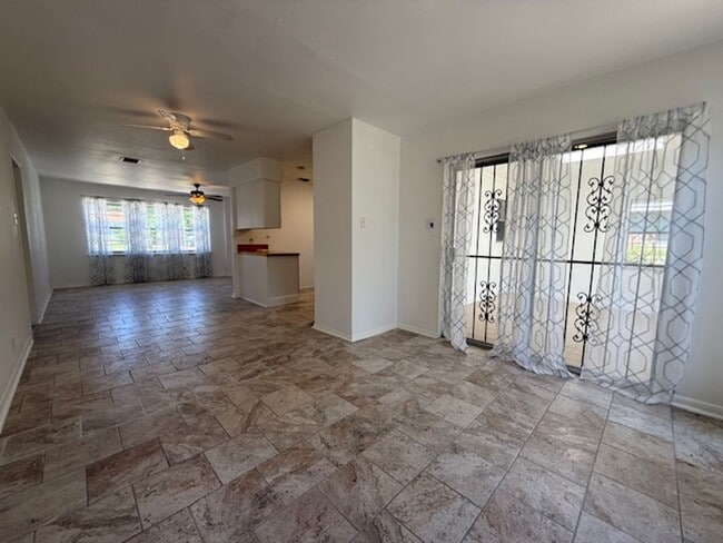 Building Photo - Huge Yard Front and Back over .39 acres 4 ...