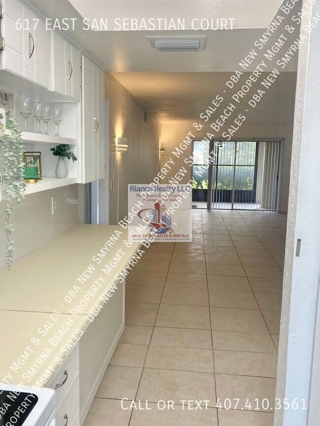 Building Photo - 617 E San Sebastian Ct