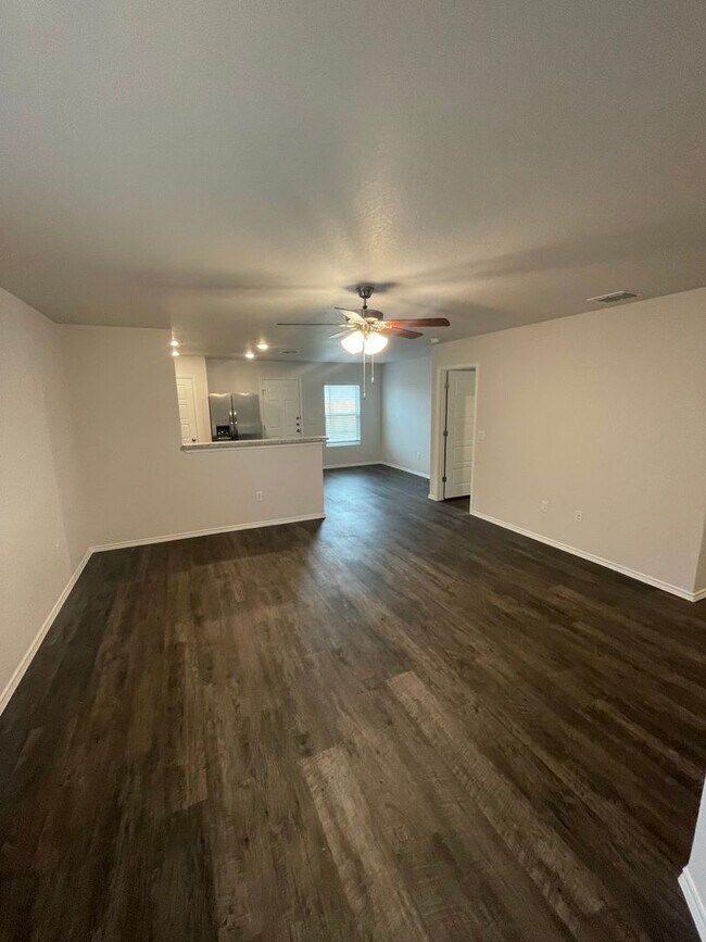 Building Photo - *SAVINGS UPON SAVINGS!* NEWER Three Bedroo...