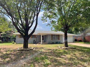 Building Photo - 2314 Robin Rd