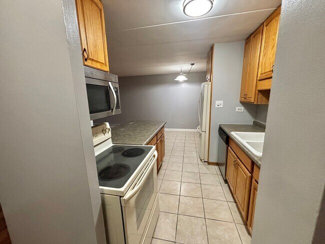 Foto del edificio - 18 E Old Willow Rd