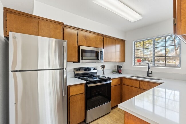 Building Photo - Chico-3 bed 1 bath Apartment that feels li...