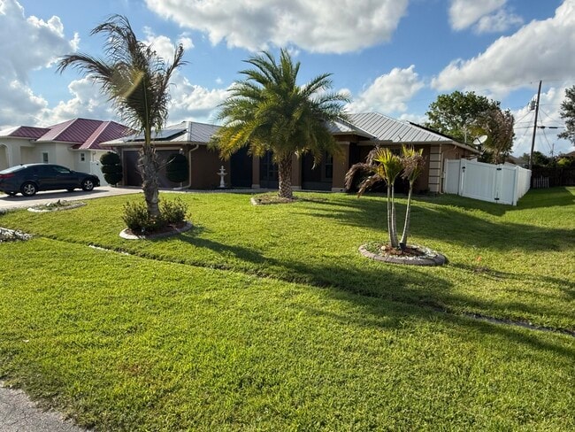 Building Photo - 1481 SW Jacksonville Ave