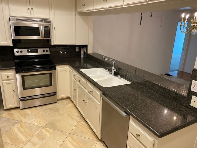 Foto del edificio - Beautiful Gigantic Condo in Beverly Hills!!!