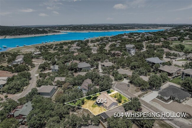 Foto del edificio - 604 Whispering Hollow Cir