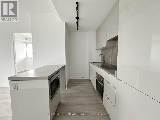 Building Photo - 7 Grenville St