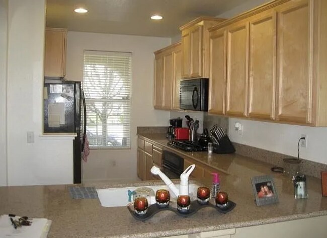 Foto del edificio - IMMACULATE NATOMAS 4/3 plus office!  Pleas...
