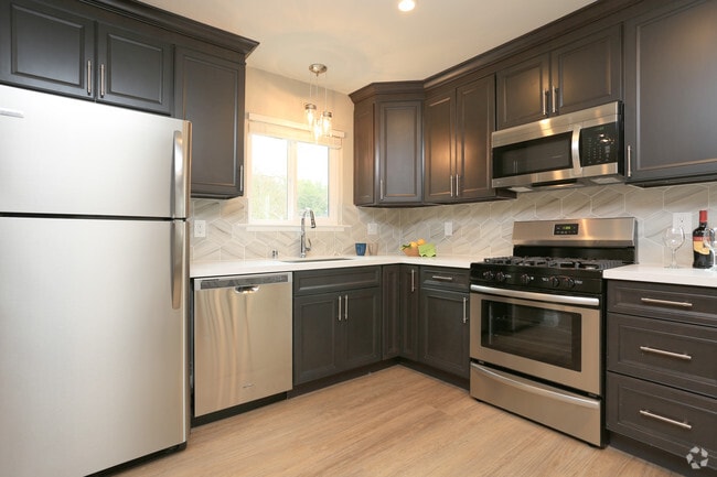 2BR 1BA-895 Sq Ft-Modeled - Edge at Howarth Park