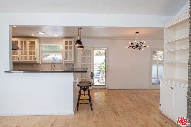 Building Photo - 8524 Appian Way